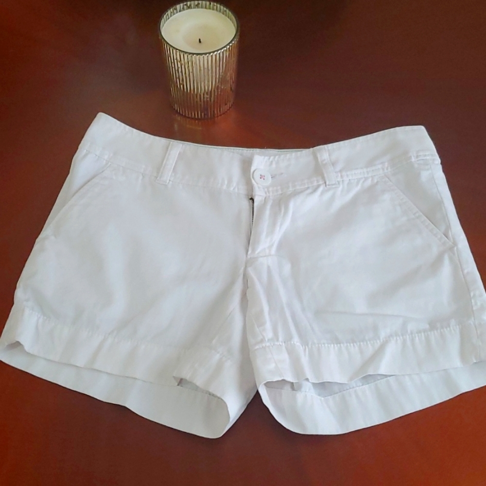 Lily Pulitzer. The callahan short size 00 white Excellent condition